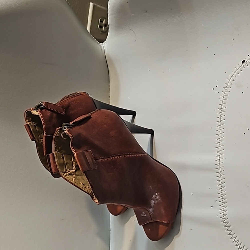 Shoes - Picture 3 of 6